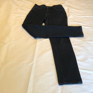 Women’s size 6 NYDJ legging blue jeans with lift tuck technology